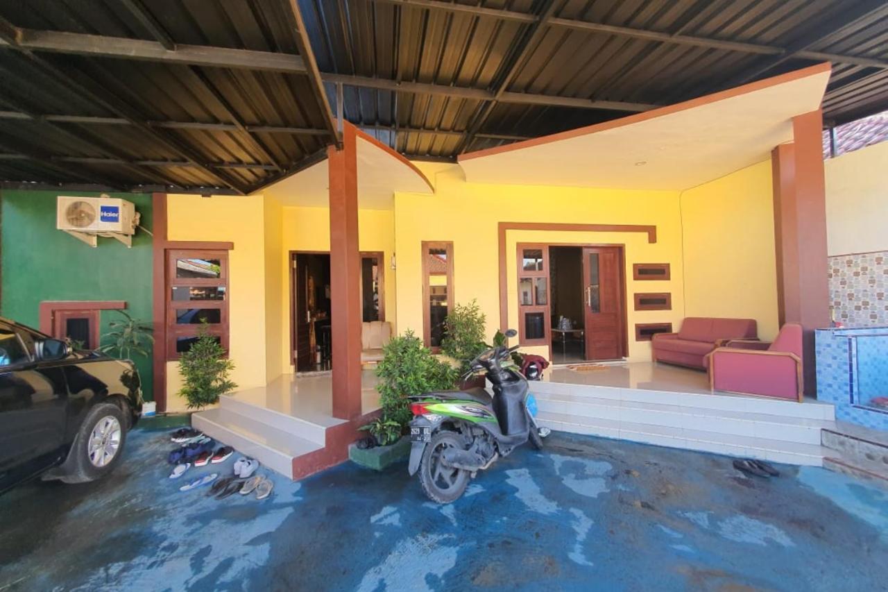Apartmán New Puri Amalia Banyuwangi  Exteriér fotografie